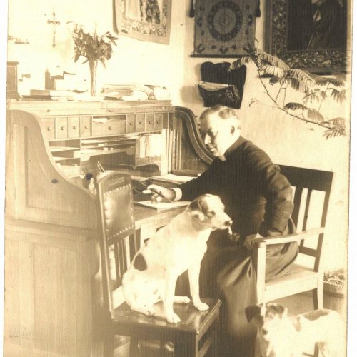 1925–1928 m. – klebonas prelatas Jurgis Narjauskas.